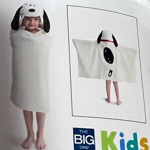 Peanuts Kids Hooded Snoopy Bath Wrap in White and Black